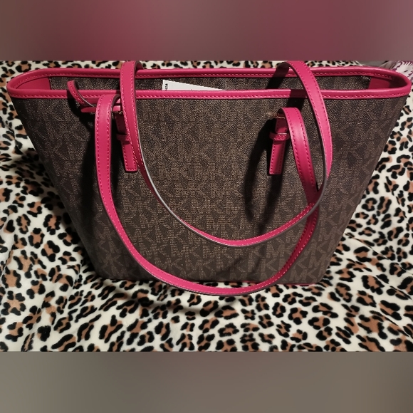 Michael Kors Jet Set Charm Large Tote - Picture 5 of 6